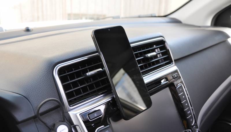Автомобильный держатель для телефона "Allo", покрытие soft touch